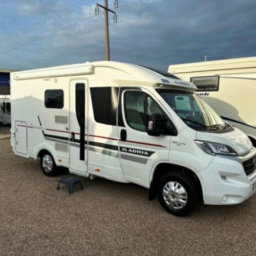 Camping-car profilé compact – Fiat Ducato 2.3 MJT – 3 lits – 6,25 m – 2017 – 45 350 km